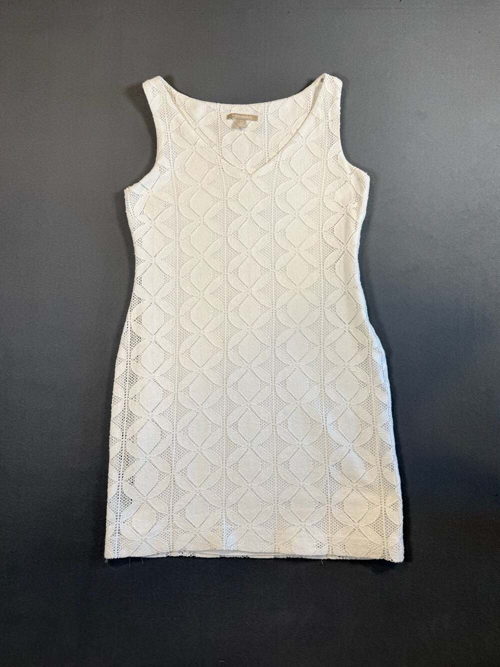 Banana Republic Lace Dress Size 8P White V-Neck Sheath Crochet
